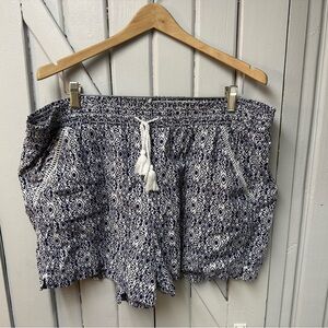 Briggs New York Navy and White Patterned Women's Cargo Shorts
